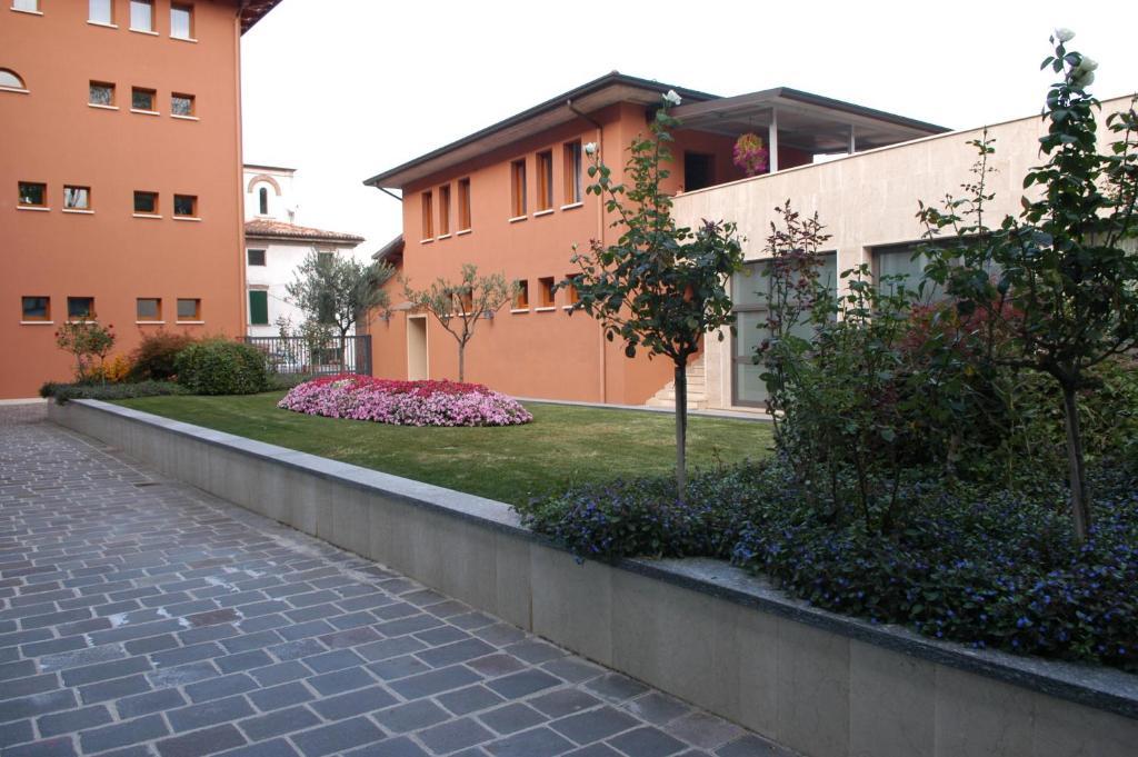 Pilgrim'S Hotel Cicognolo Exterior foto