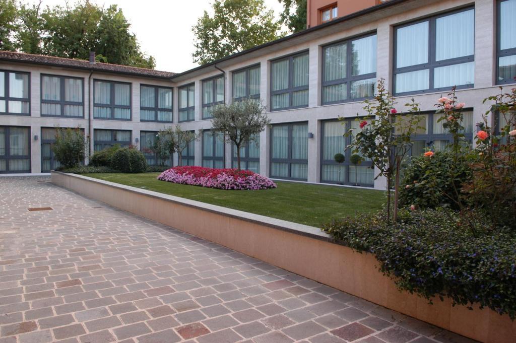 Pilgrim'S Hotel Cicognolo Exterior foto